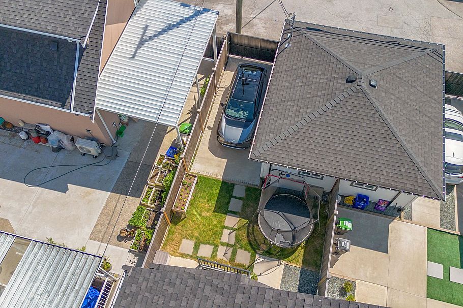 2868 E 49th Avenue Vancouver, BC - 31