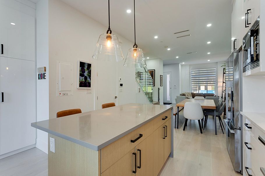 2868 E 49th Avenue Vancouver, BC - 4
