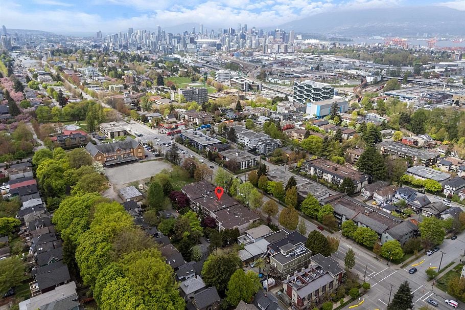 105 1440 E Broadway Vancouver, BC - 22