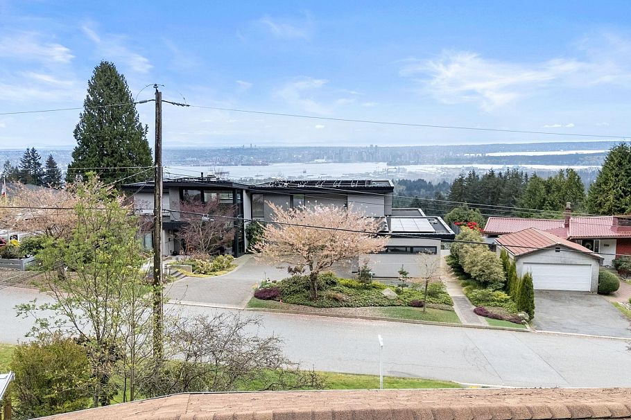 234 Rondoval Crescent North Vancouver, BC - 18