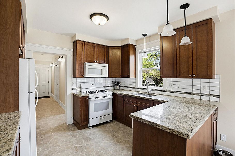 832 Salsbury Drive Vancouver, BC - 10