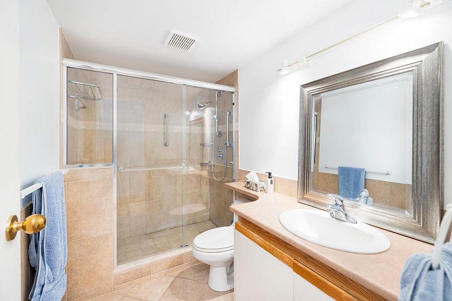 1206 33 Chesterfield Place North Vancouver, BC - 29