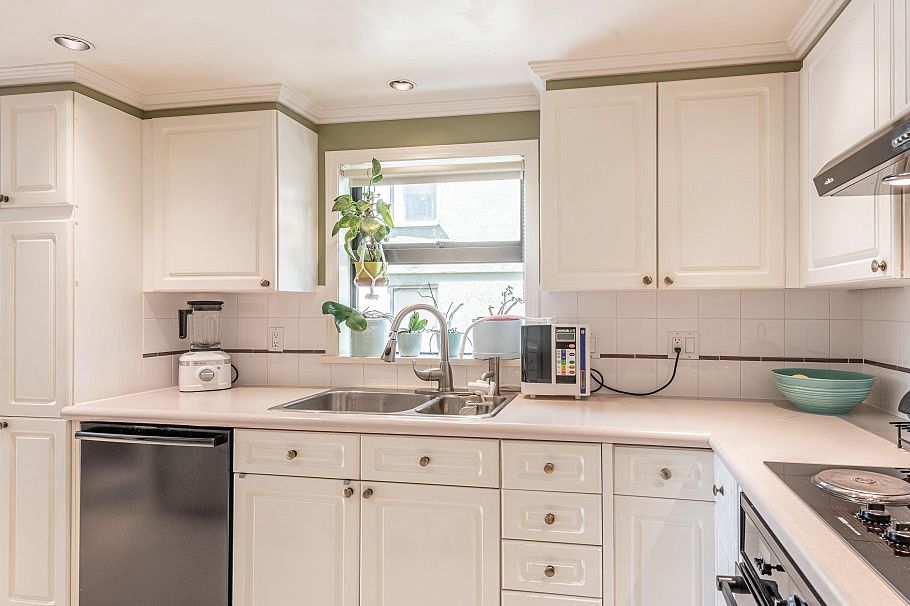 302 1520 Harwood Street Vancouver, BC - 17