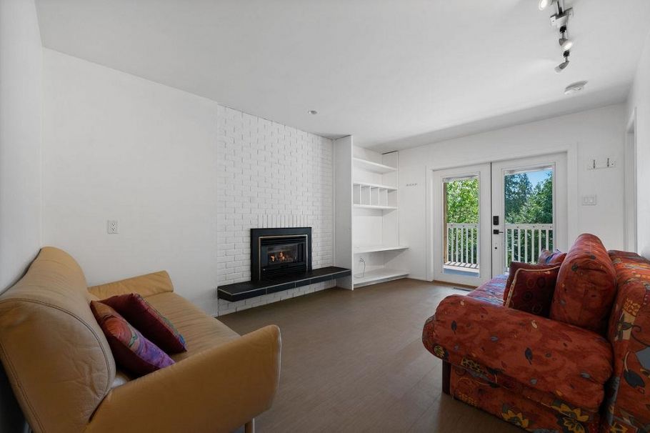 707 E Braemar Road North Vancouver, BC - 24