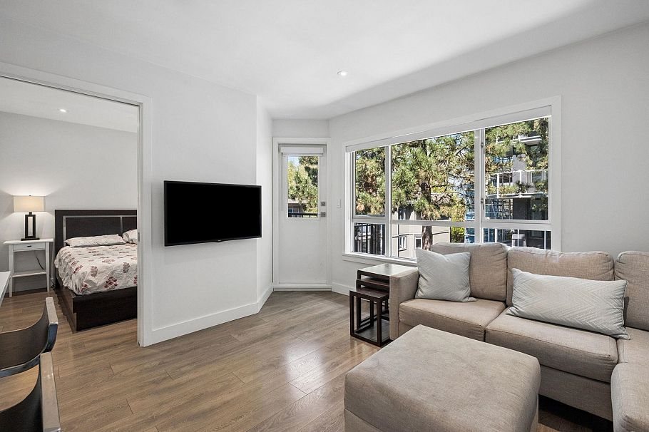 302 555 W 14th Avenue Vancouver, BC - 4
