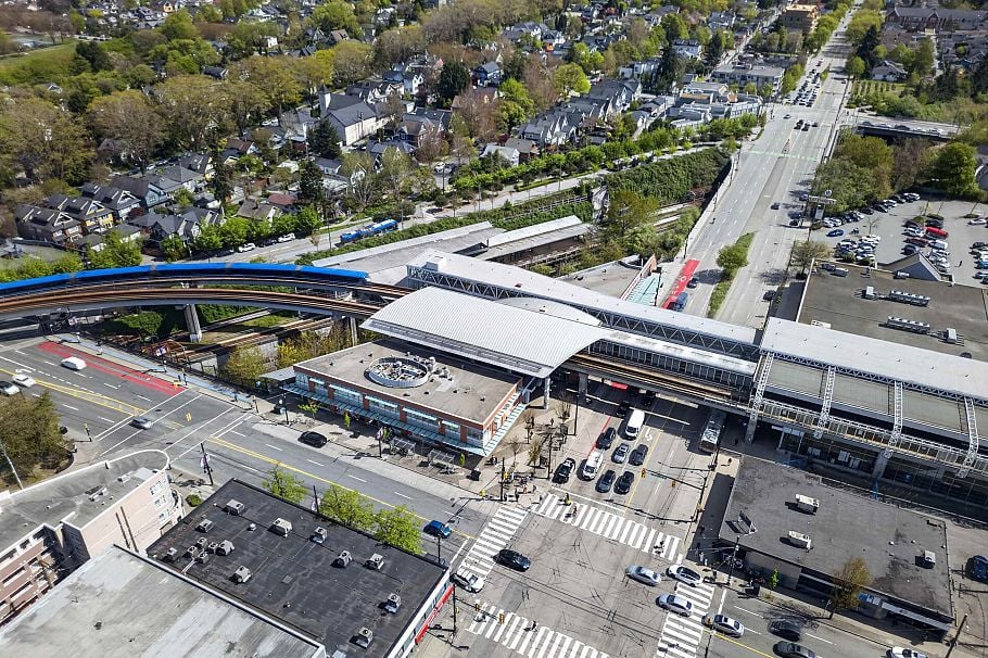 105 1440 E Broadway Vancouver, BC - 25