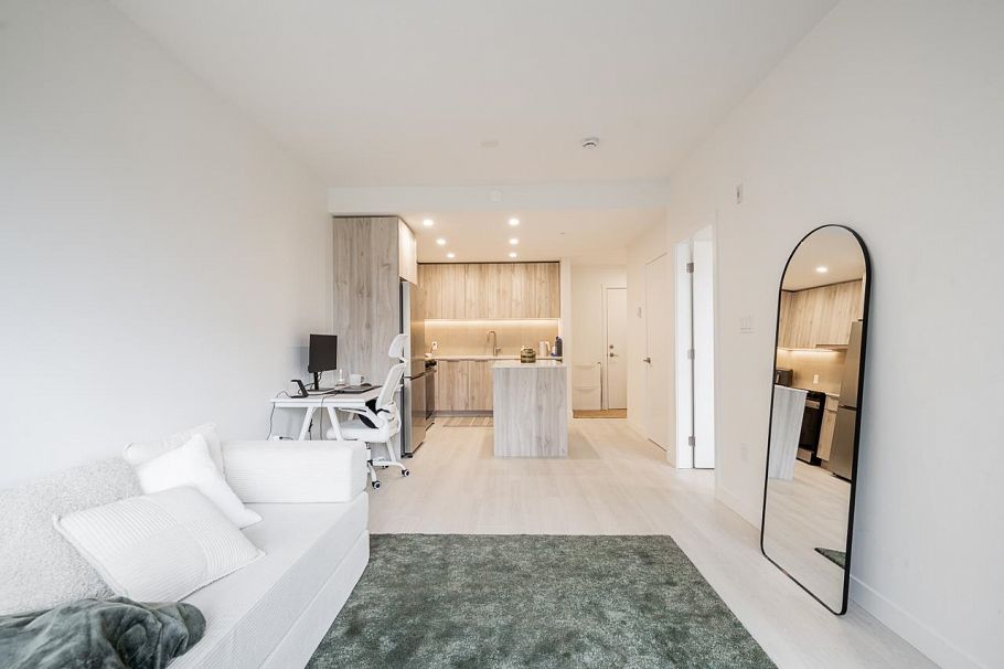 317 3594 Malsum Drive North Vancouver, BC - 16