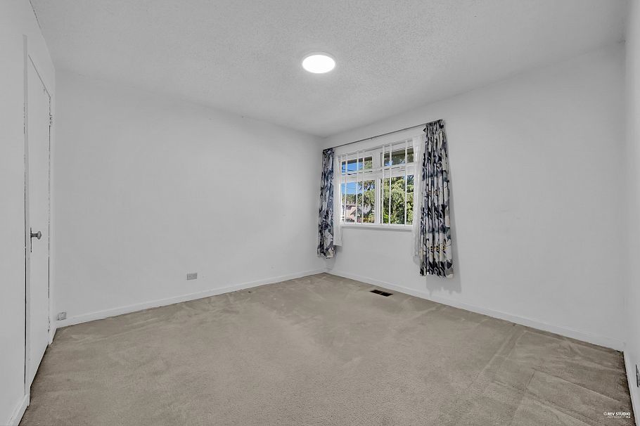 3006 E 27th Avenue Vancouver, BC - 18