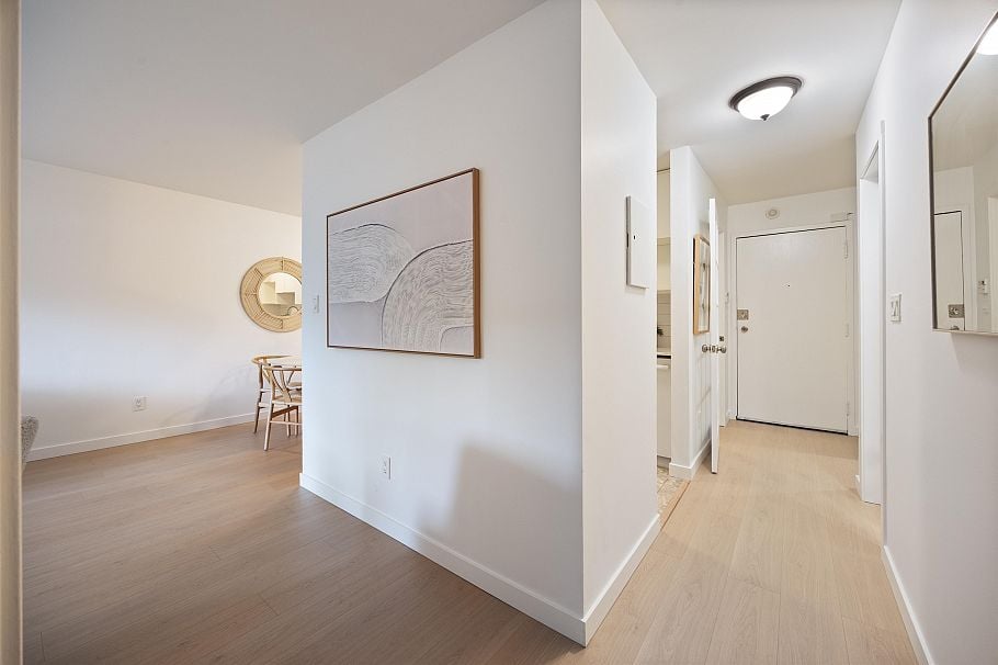 105 1440 E Broadway Vancouver, BC - 16