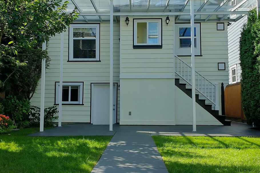 761 W 26th Avenue Vancouver, BC - 1
