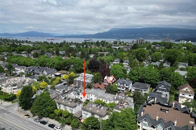 26 2375 W Broadway Vancouver, BC - 1