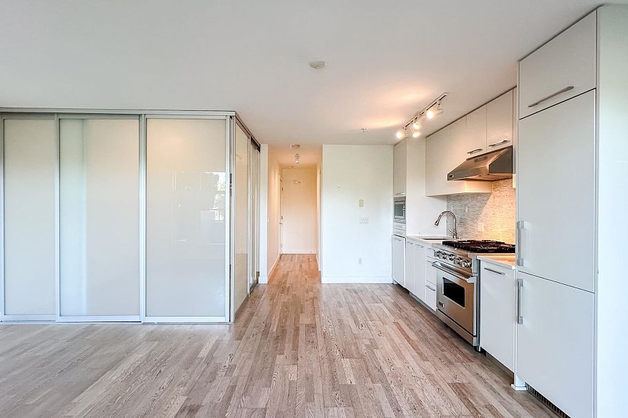 202 4355 W 10th Avenue Vancouver, BC - 4