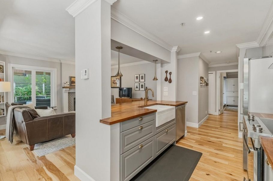 103 2110 York Avenue Vancouver, BC - 9
