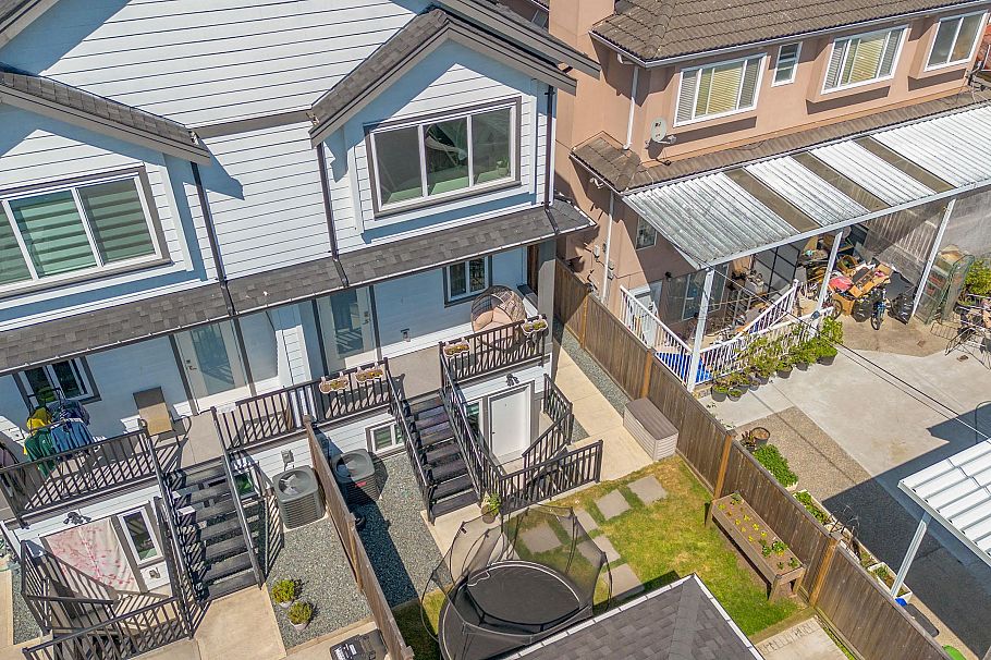 2868 E 49th Avenue Vancouver, BC - 29