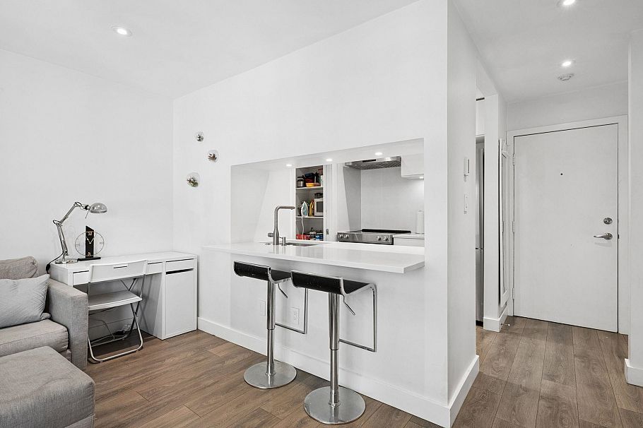 302 555 W 14th Avenue Vancouver, BC - 7