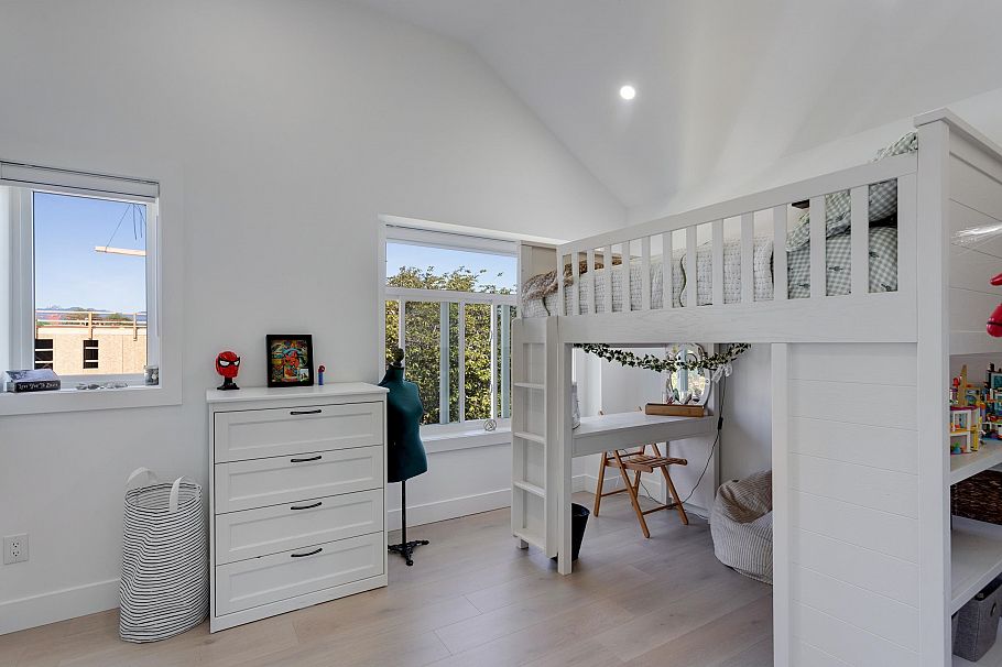 2868 E 49th Avenue Vancouver, BC - 16