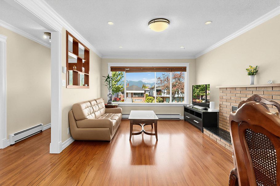 2166 E 39th Avenue Vancouver, BC - 5