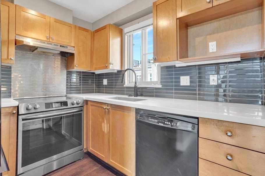 26 2375 W Broadway Vancouver, BC - 16