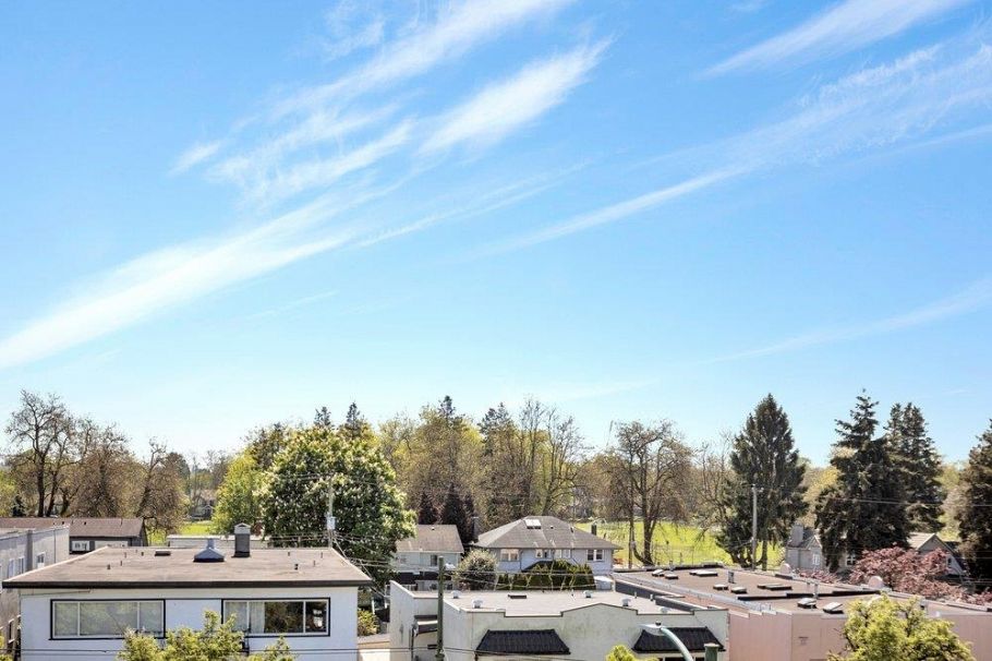 26 2375 W Broadway Vancouver, BC - 11