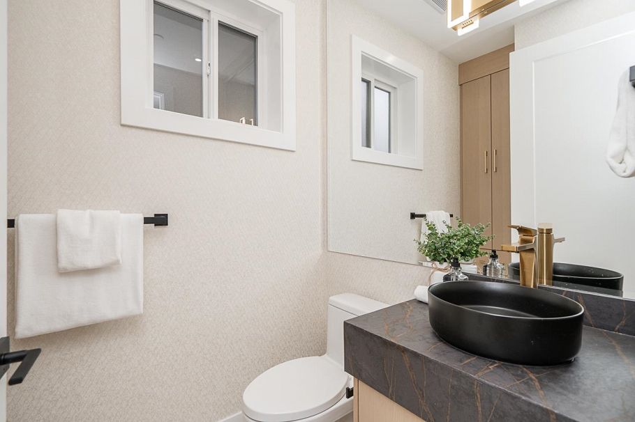 1 150 E 51st Avenue Vancouver, BC - 17