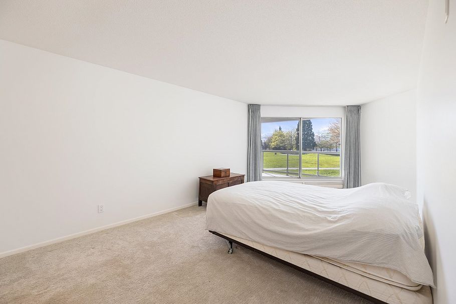 1206 33 Chesterfield Place North Vancouver, BC - 25