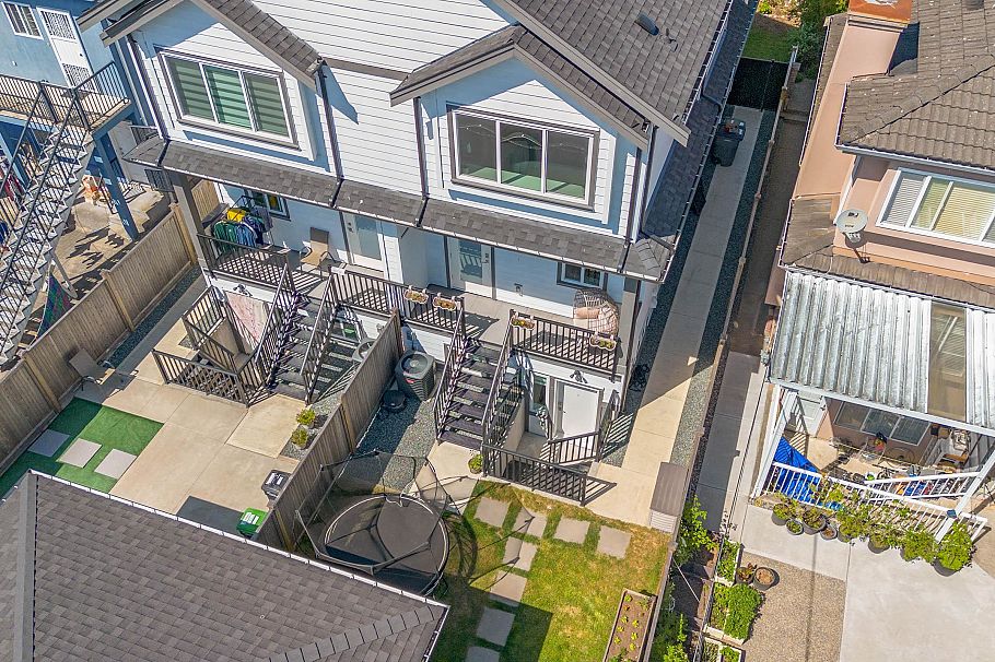2868 E 49th Avenue Vancouver, BC - 30