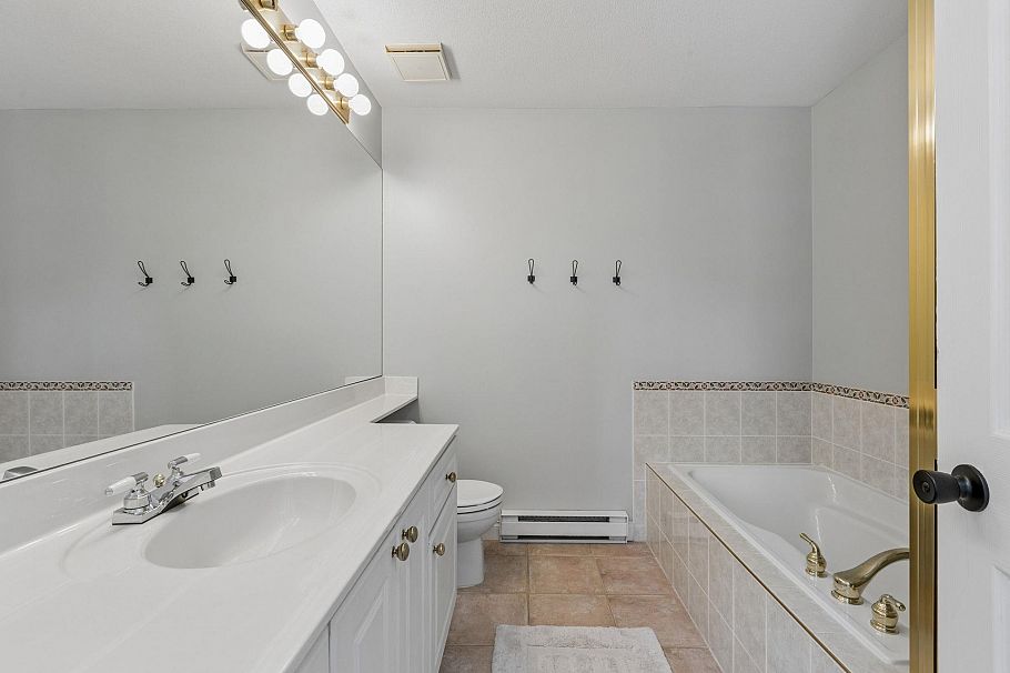 3 222 E 5th Street North Vancouver, BC - 25
