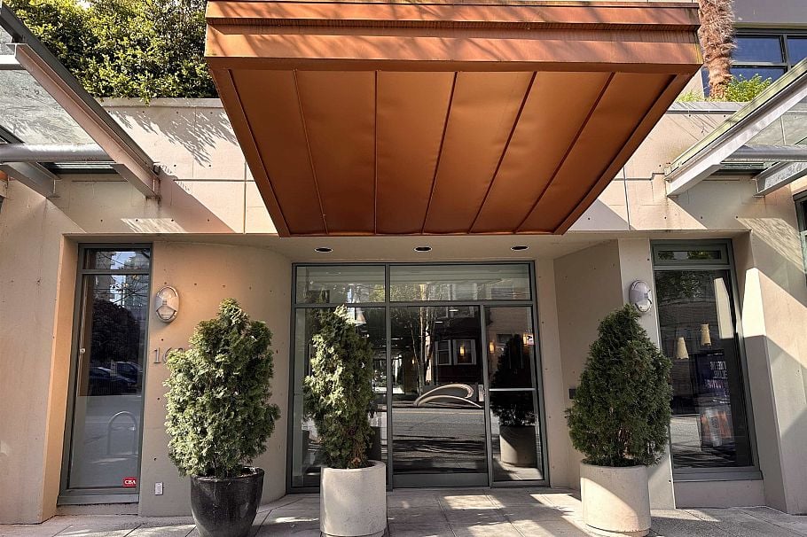 214 1688 Robson Street Vancouver, BC - 1