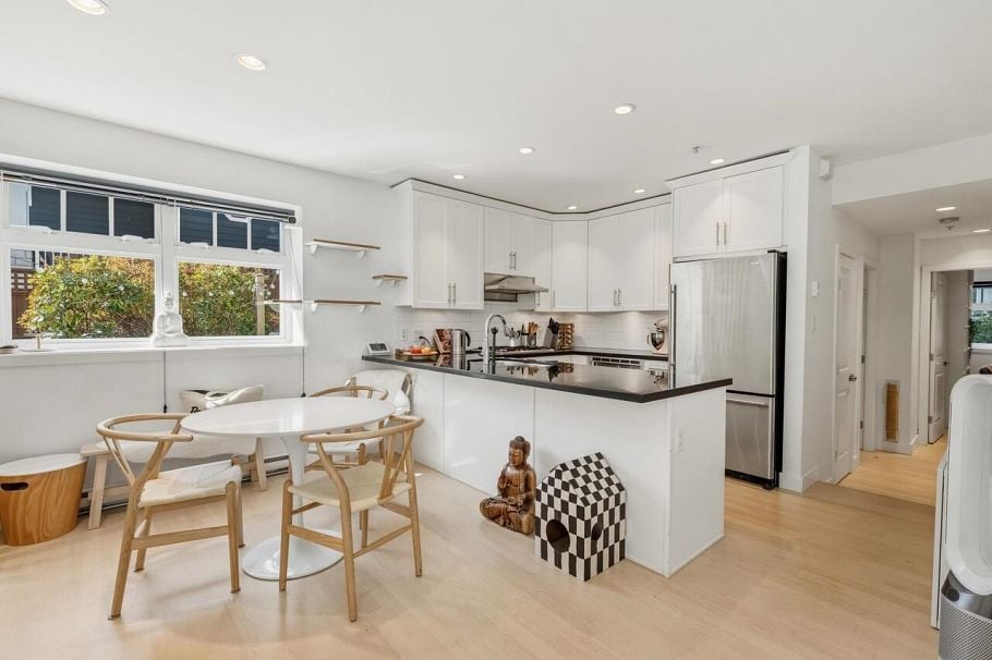 83 W 15th Avenue Vancouver, BC - 1