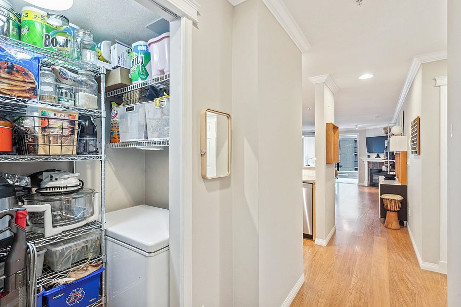 206 175 E 10th Street North Vancouver, BC - 20