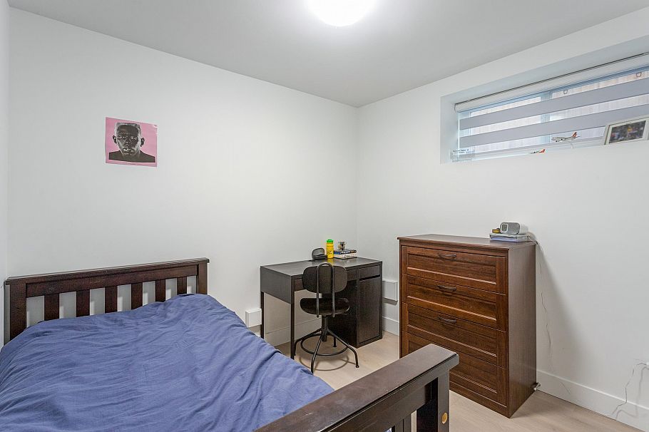 2868 E 49th Avenue Vancouver, BC - 24