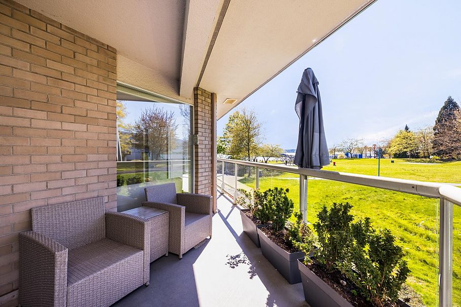 1206 33 Chesterfield Place North Vancouver, BC - 32