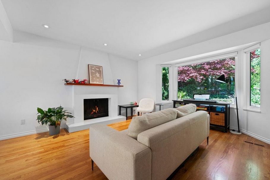 707 E Braemar Road North Vancouver, BC - 4