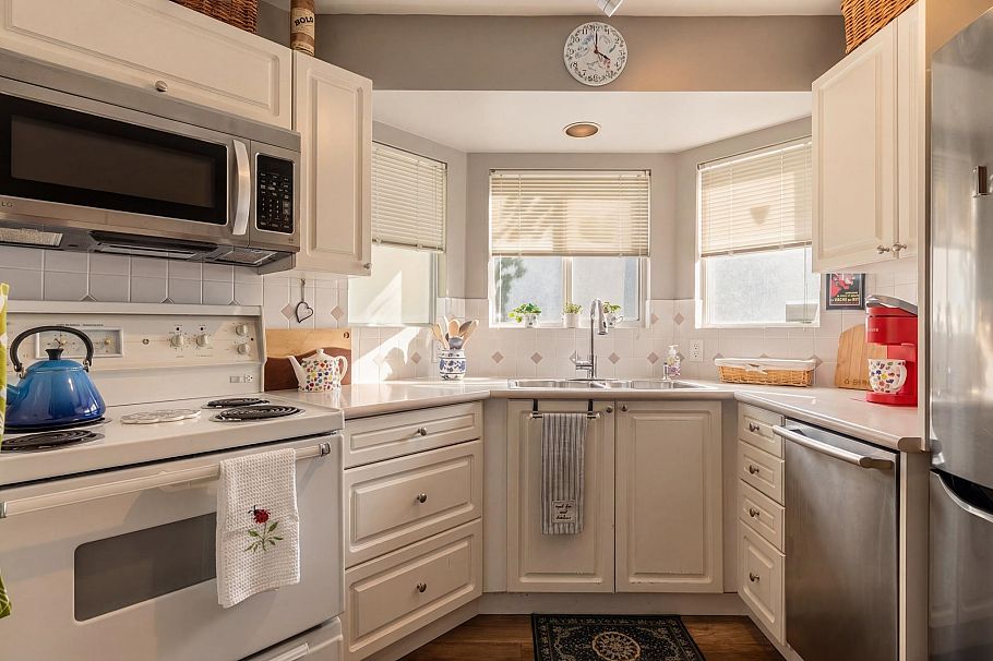 101 131 W 20th Street North Vancouver, BC - 7