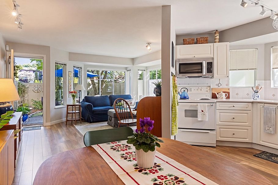 101 131 W 20th Street North Vancouver, BC - 6