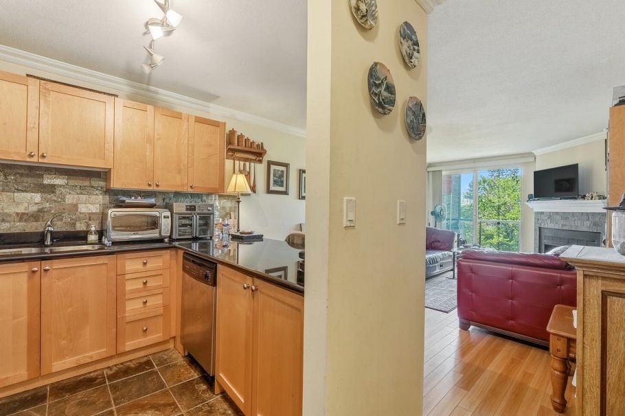 409 1550 Barclay Street Vancouver, BC - 2