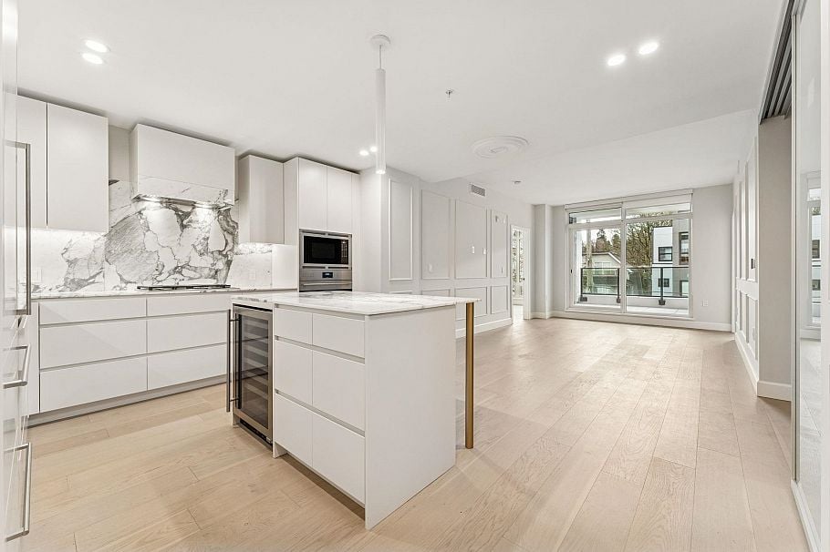 304 3668 W 10th Avenue Vancouver, BC - 1