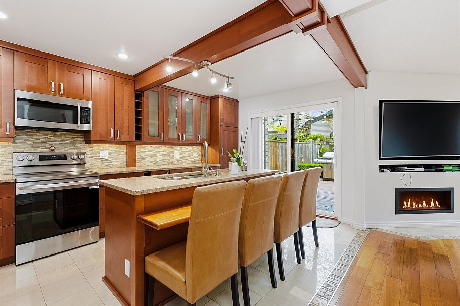 3542 Hurst Place Vancouver, BC - 5