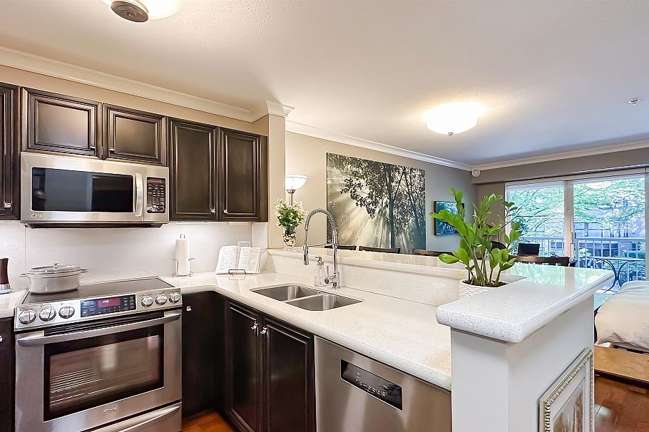 204 2628 Yew Street Vancouver, BC - 4