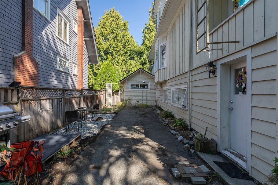 2483 W 6th Avenue Vancouver, BC - 15