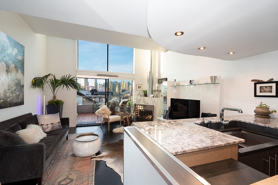 1167 W 8th Avenue Vancouver, BC - 4