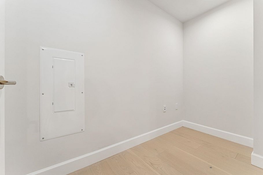 304 3668 W 10th Avenue Vancouver, BC - 32