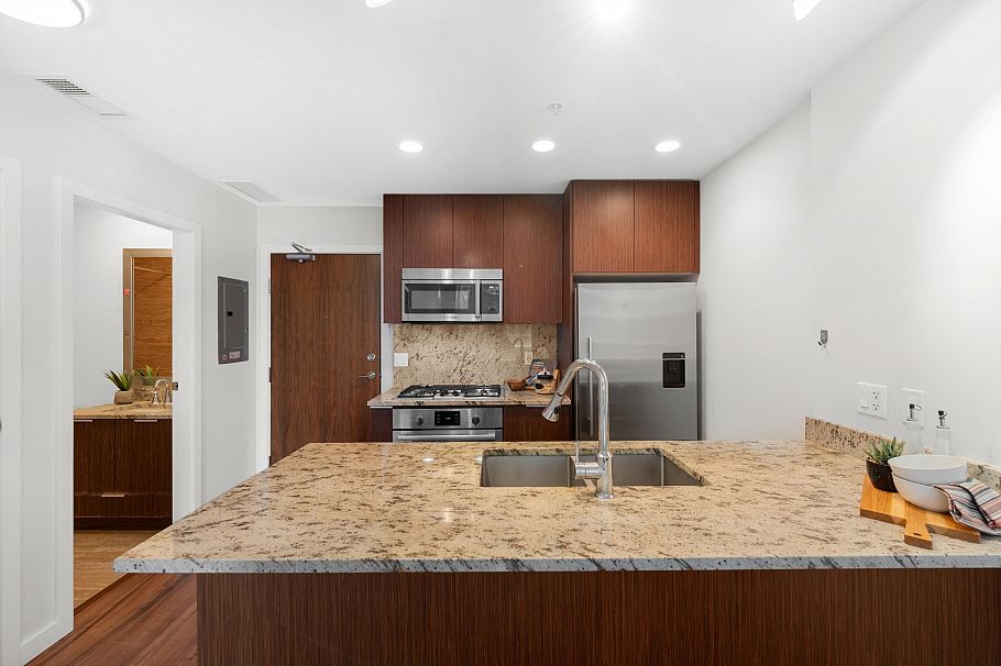 808 8628 Hazelbridge Way Richmond, BC - 12