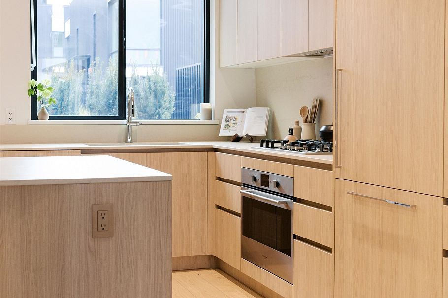 2406 E 12th Avenue Vancouver, BC - 9
