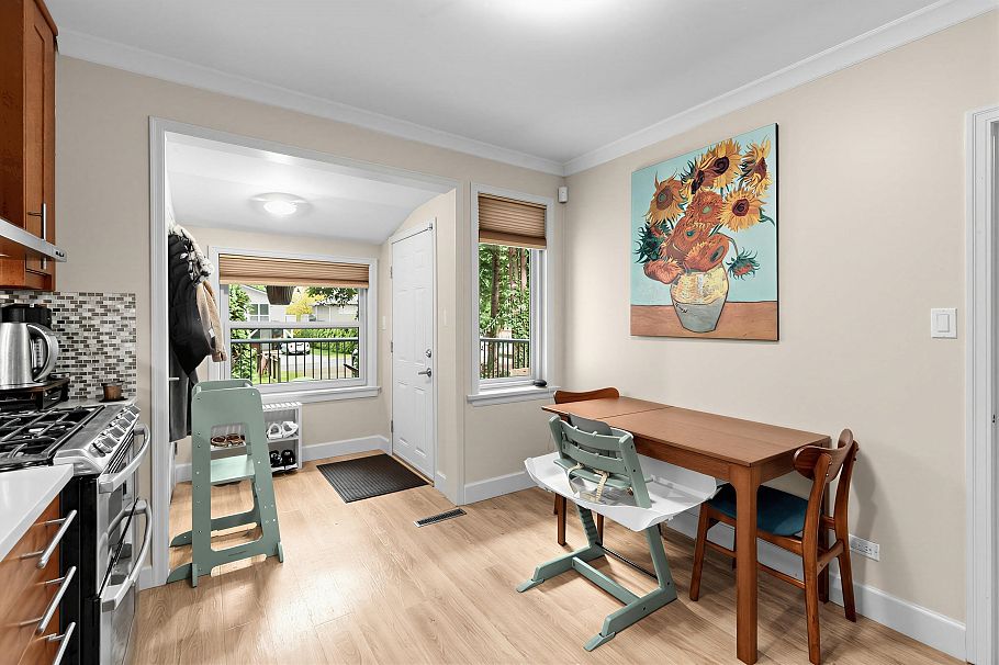 1095 E 29th Street North Vancouver, BC - 8