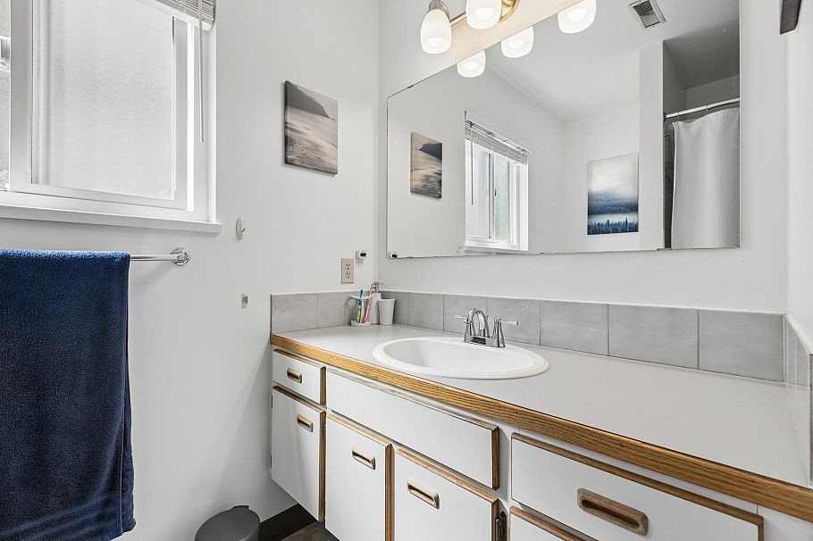 1678 Dempsey Road North Vancouver, BC - 26