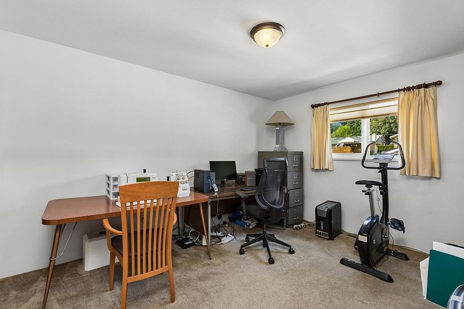 1678 Dempsey Road North Vancouver, BC - 18