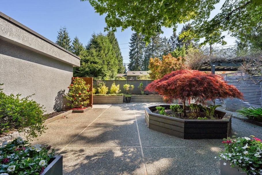 1098 Linnae Avenue North Vancouver, BC - 2
