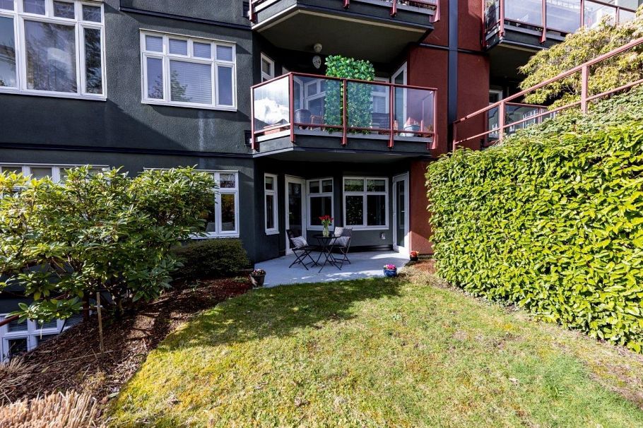 201 2800 Chesterfield Avenue North Vancouver, BC - 2