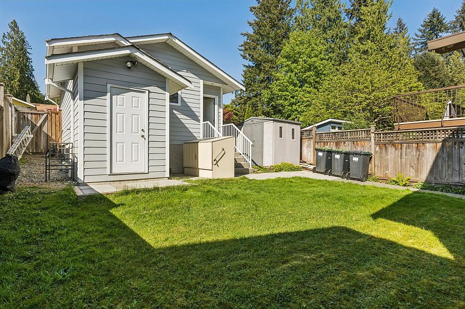 1678 Dempsey Road North Vancouver, BC - 28